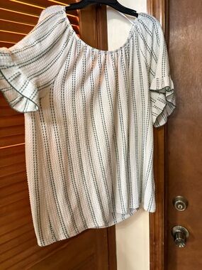 Woman’s Scoop Neck Top by W5 *** Tunic Style size XLarge